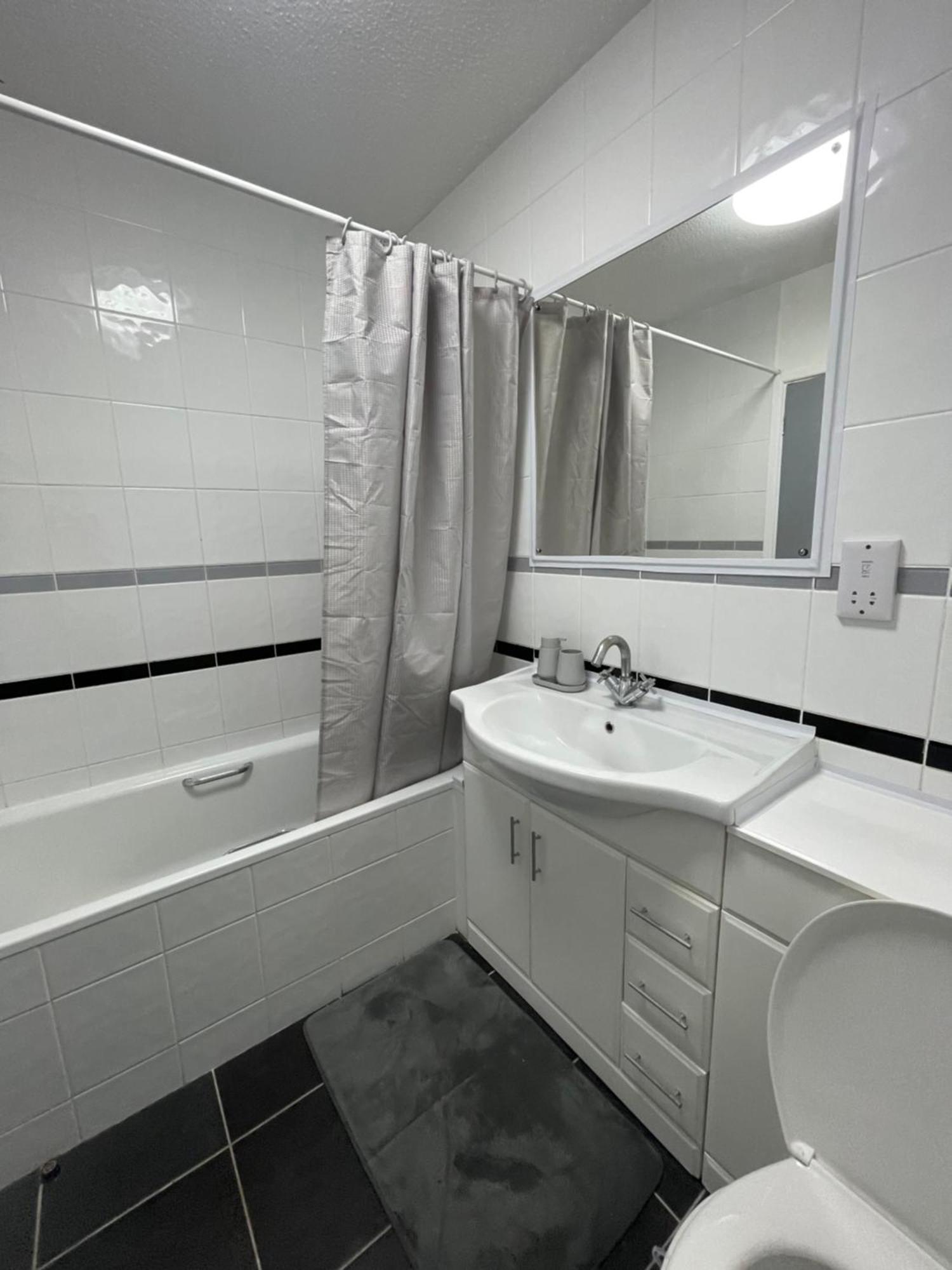 Cardiff Bay Apartment With Parking Exteriér fotografie